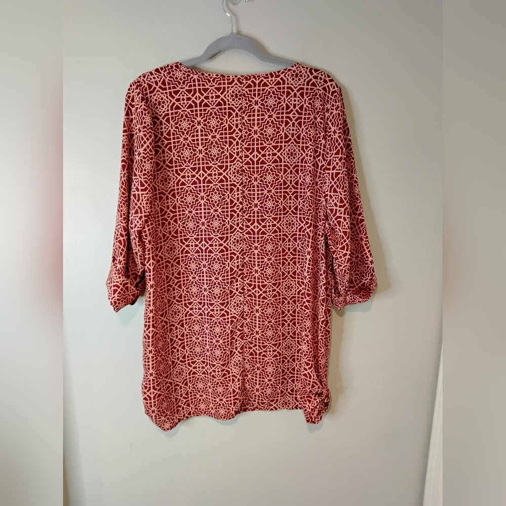 Red Geometric Pattern Blouse - Picture 5 of 7